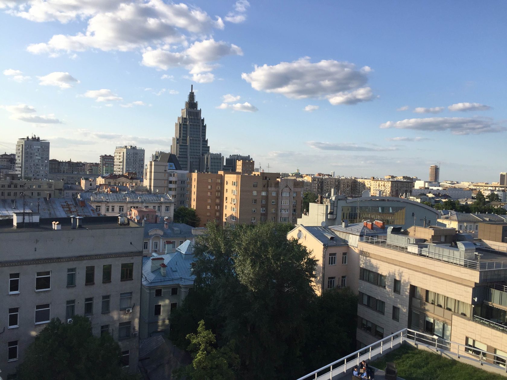 небоскребы москвы ночью. 3000 м высотная поясность кавказа. триумф палас чапаевский переулок. высотная поясность тянь шаня. высотная поясность уральских гор рисунок.