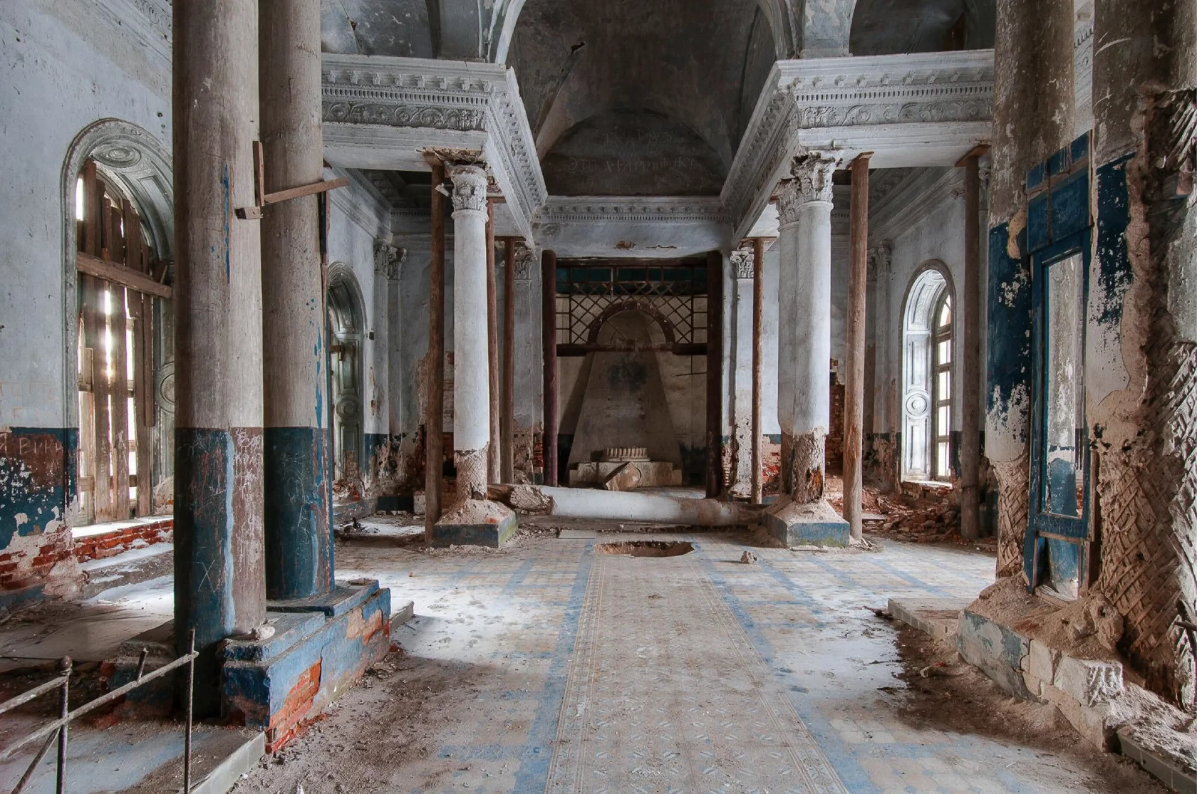 Гербовый зал от входа — исторический вид