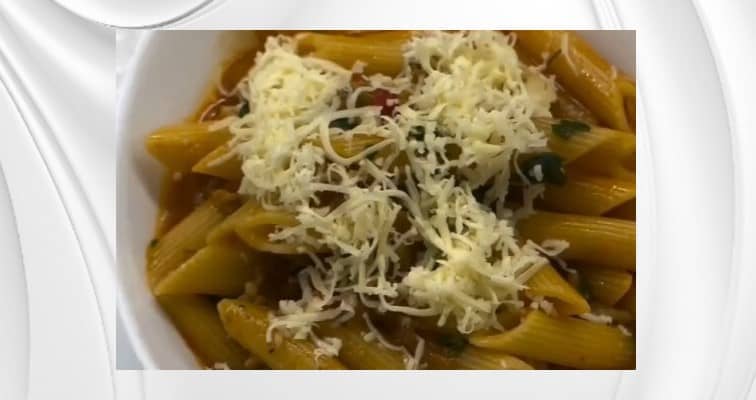 Приготовление макарон по-флотски с томатным соусом и фаршем на сковороде: шаг 7