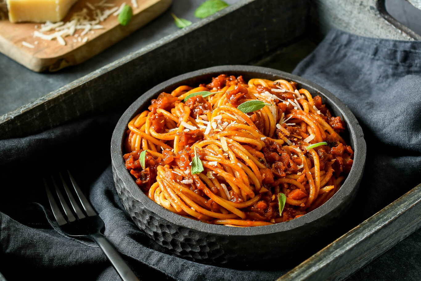 Итальянские спагетти с томатным болоньезе
