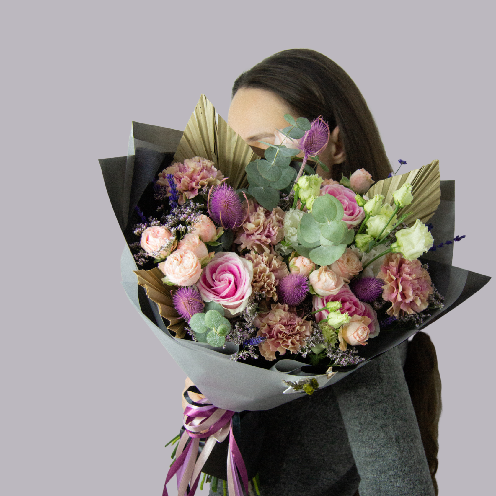 Авторский букет цветов. Букеты минск. Необычные букеты. Красивый букет украинских цветов. Фото маникюра с живыми кустовыми хризантемами.