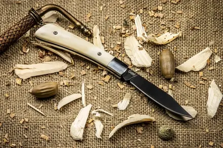 Gent 440C · Bone · Black Titanium