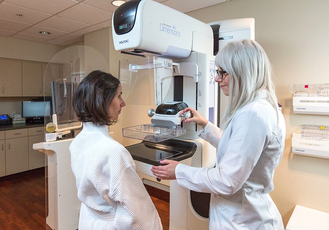 Как сделать маммографию в поликлинике. Маммограф. Аппарат для маммографии. Маммограф кабинет. Оборудование кабинета маммографии.