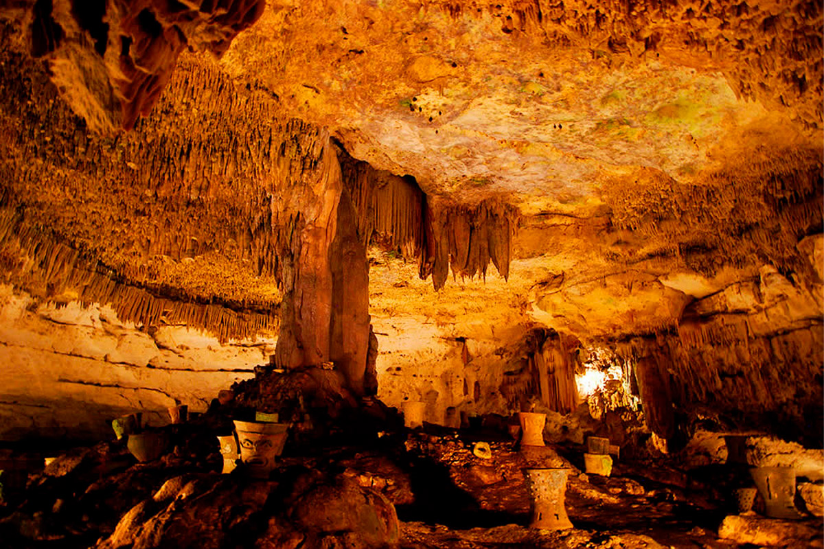 The cave of their. Пещера Баланканче. Пещера Лос-Тайос. Санктум пещера. Пещера пирамиды.