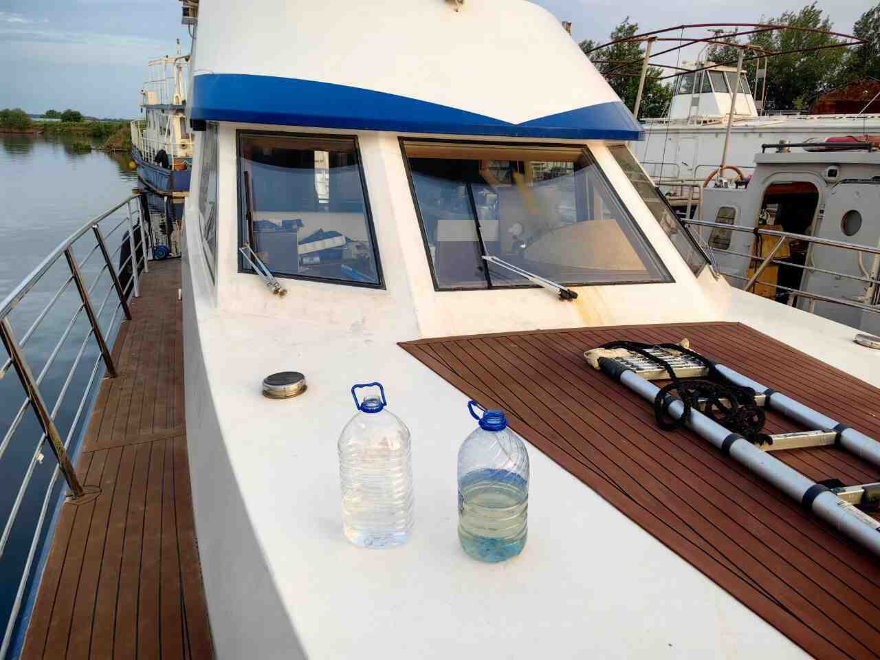 Система очистки воды на яхте. Вода до и после очистки.