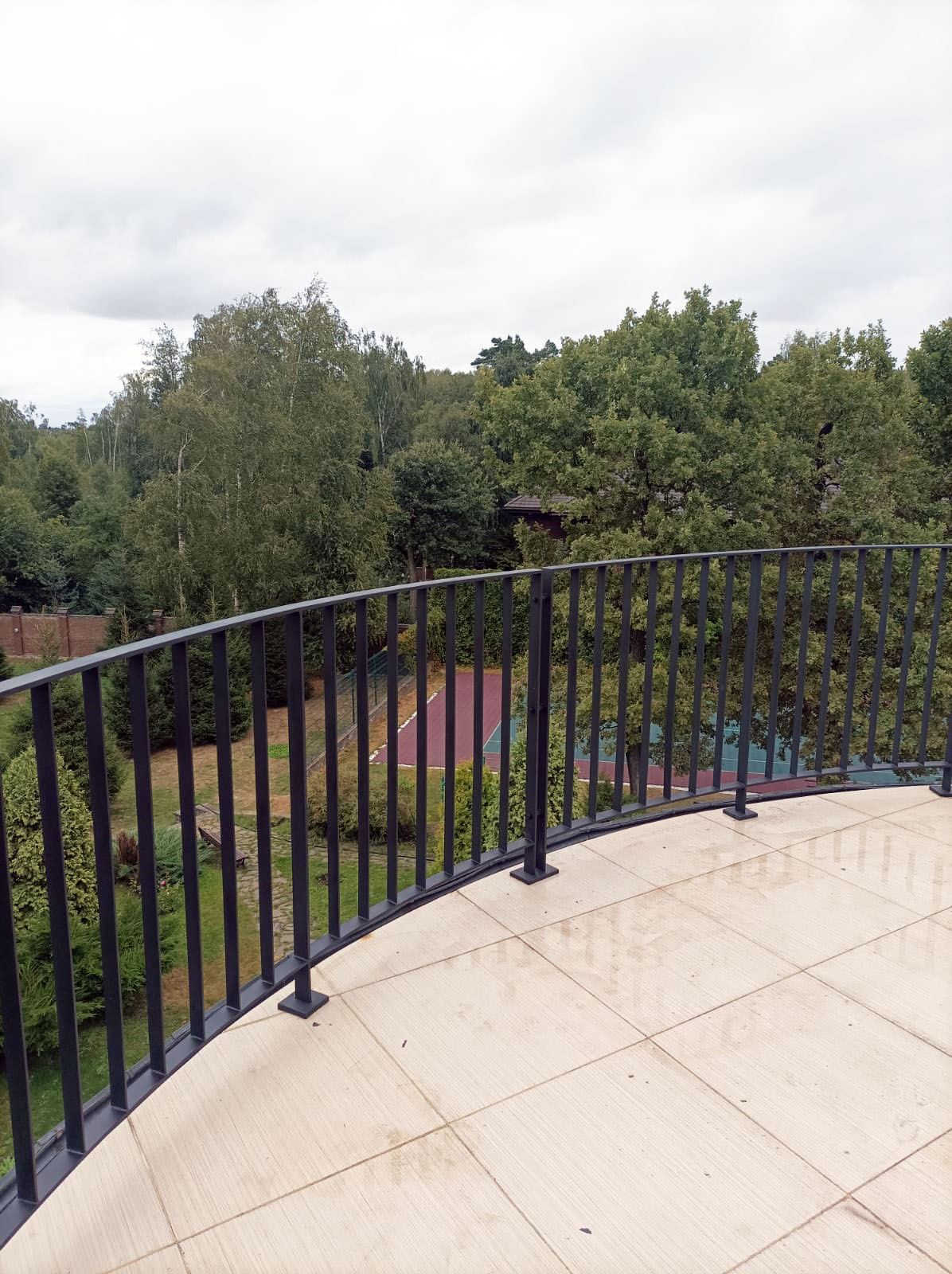 Ограждение террасы в загородном доме