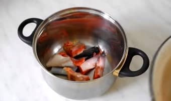 Приготовление ухи из красной рыбы со сливками по-фински: шаг 4