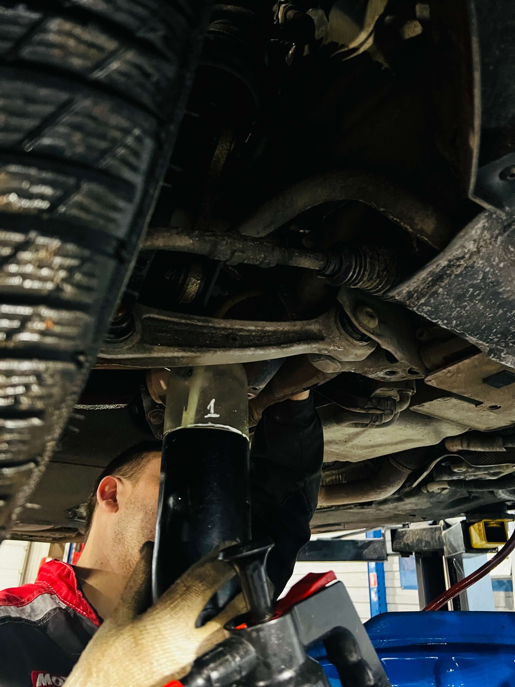 Заправка переднего редуктора Audi