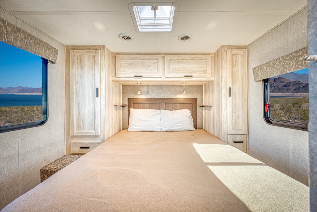Large Class C interior, photo 3