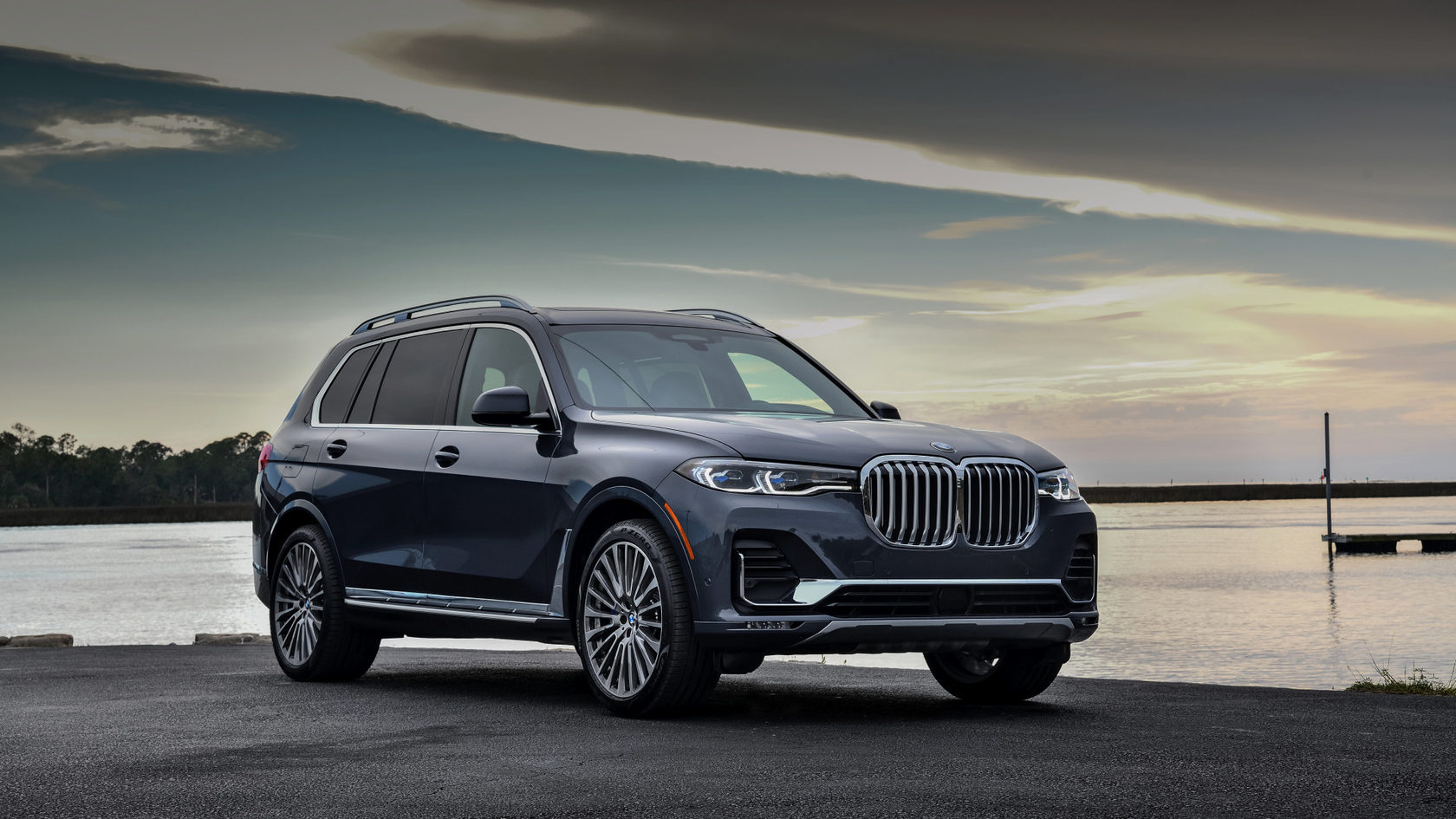 Фото машины bmw x7