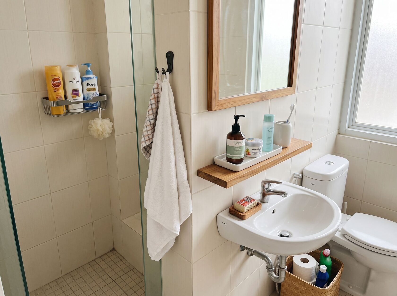 organizer kamar mandi kecil untuk sabun sampo dan skincare