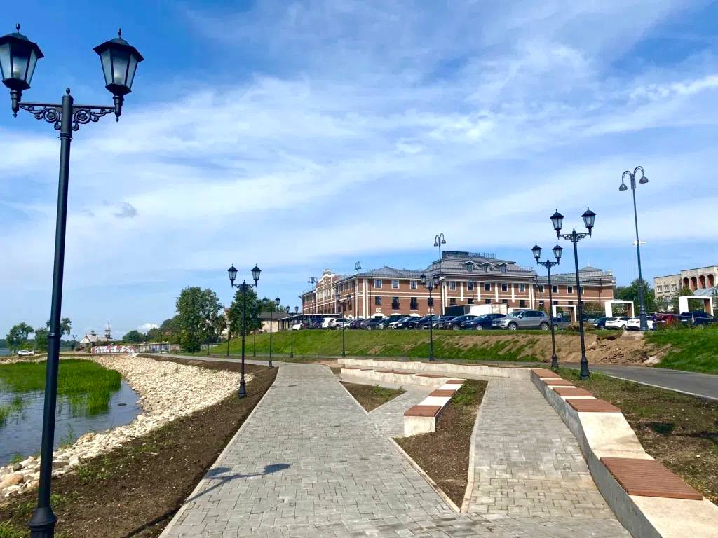 Уличные фонари Рим на набережной Волги в Костроме