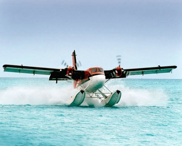 Самолет приземляющийся на воду. Анри Фабр гидросамолет. Самолет Водный. Посадка самолета на воду. Самолеты которые приземляются на воду.