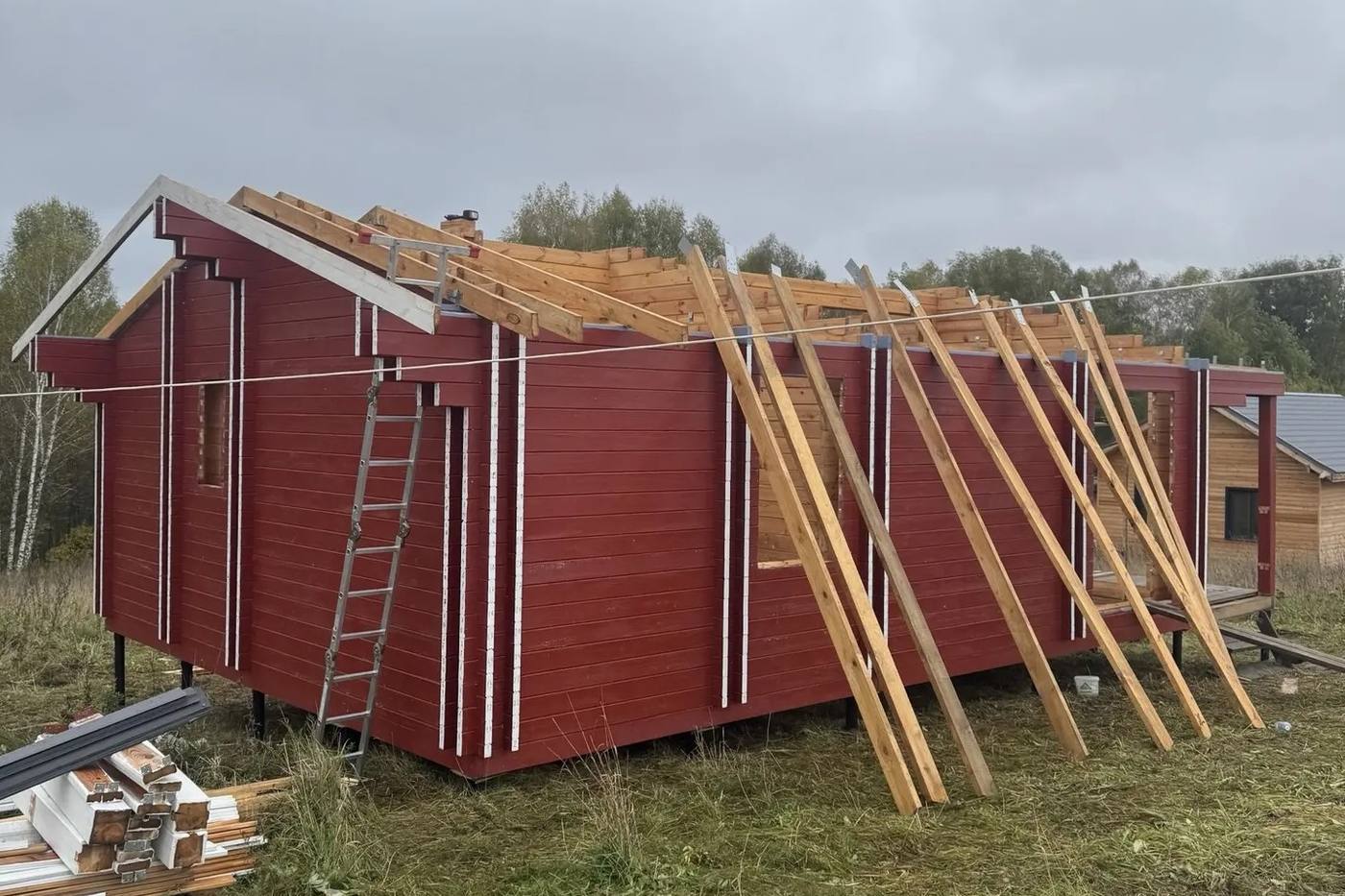 Дом «Гейдельберг» из двойного бруса после первой недели сборки в КП «Идиллия»