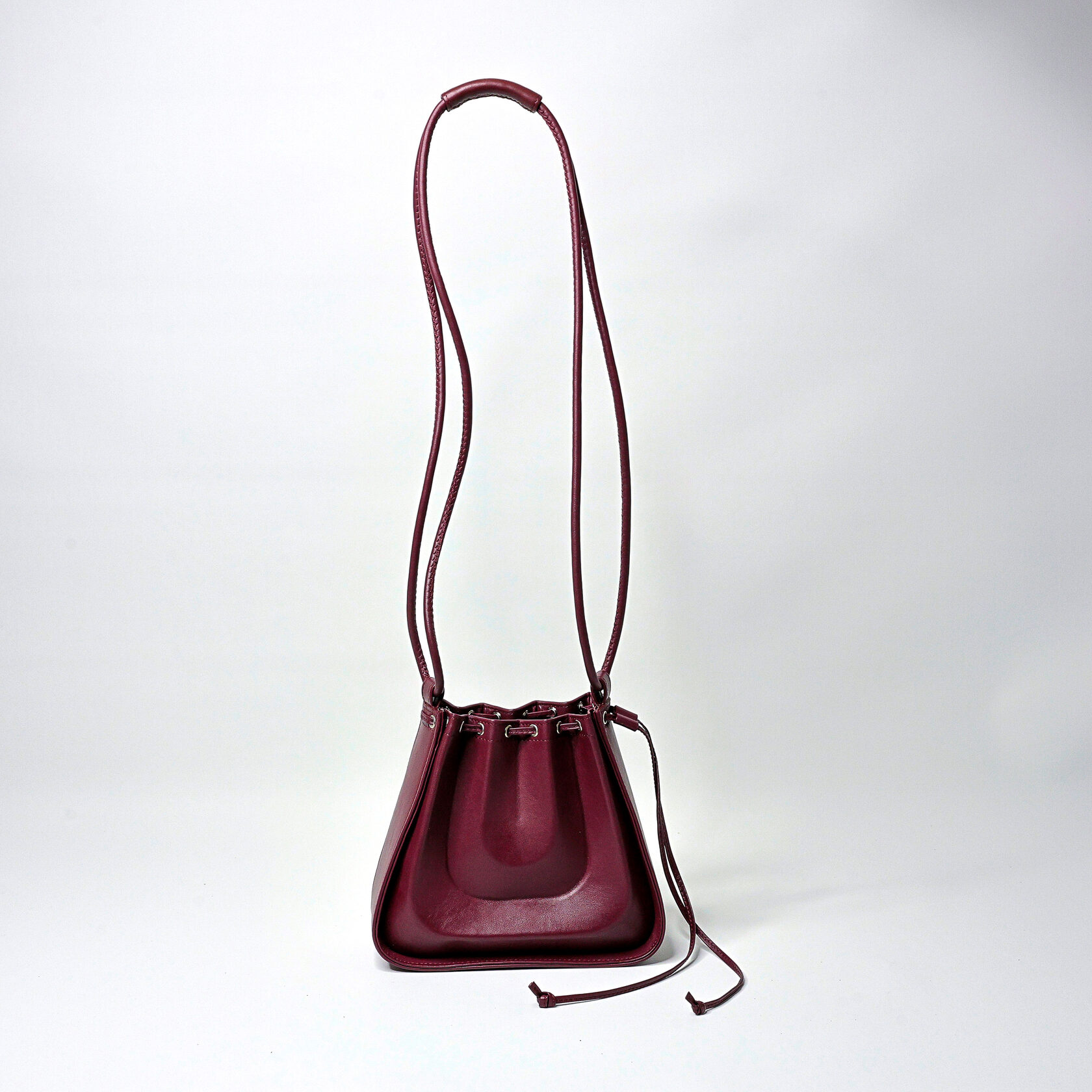 дизайнерская сумка Drift mini архитектурной формы бордового цвета из натуральной кожи премиум качества