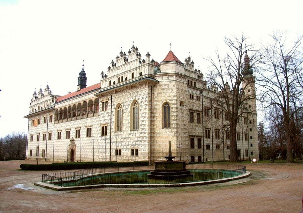 Тайны замка. Замок Литомышль. Чехия замок в городе Литомишль. Литомишльский замок архитектура. Литомишльский замок внутри.