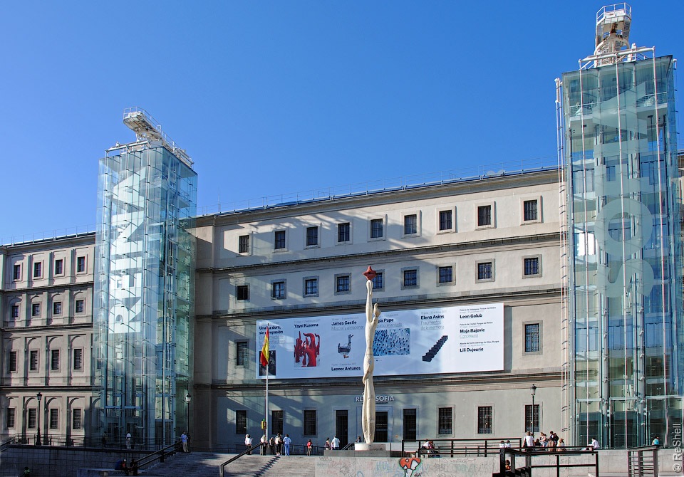 Reina sofia. Национальный музей центр искусств королевы Софии. Музей королевы Софии в Мадриде. Центр искусств королевы Софии Испания. Центр искусств королевы Софии в Мадриде коллекция.