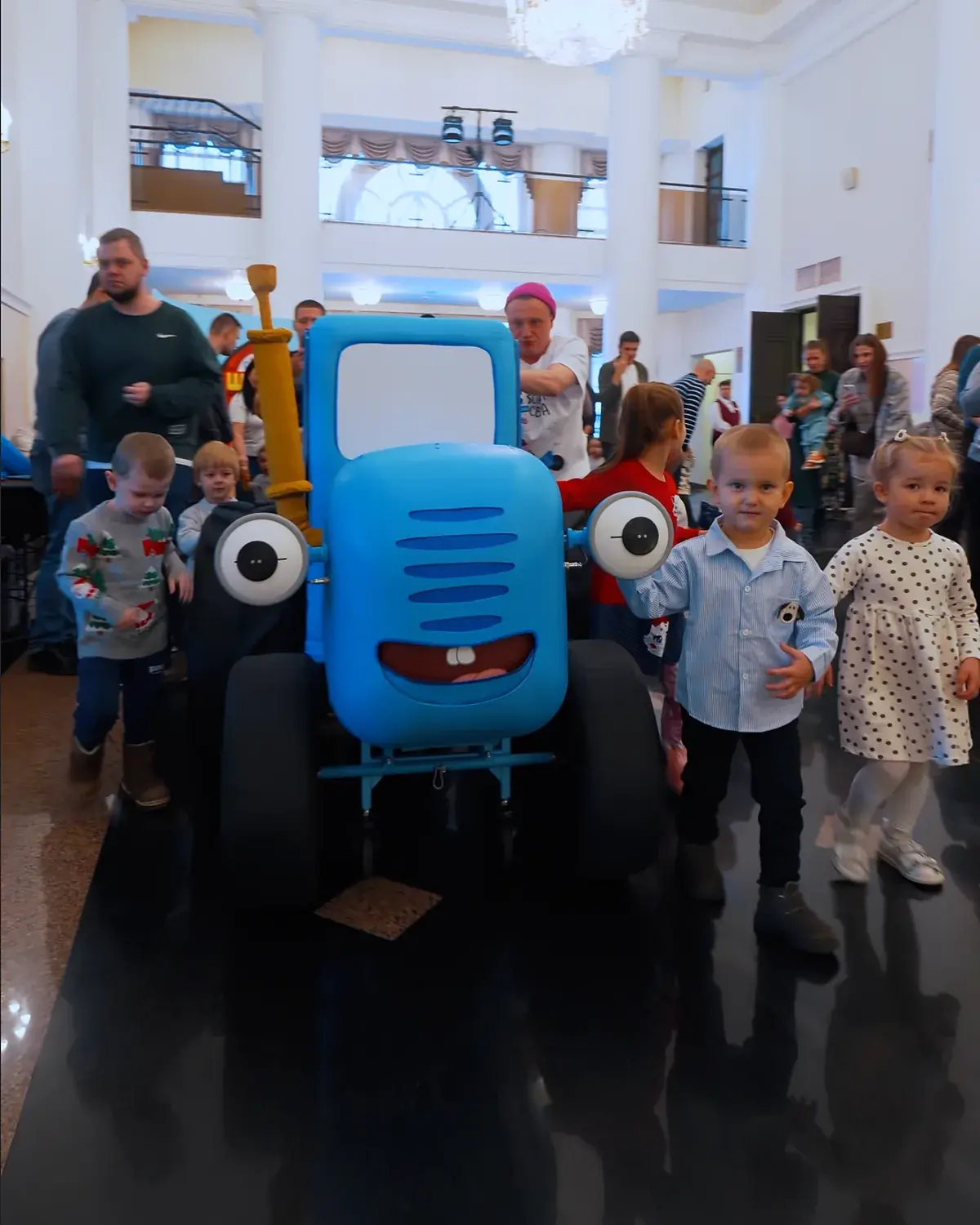 Синий Трактор на празднике
