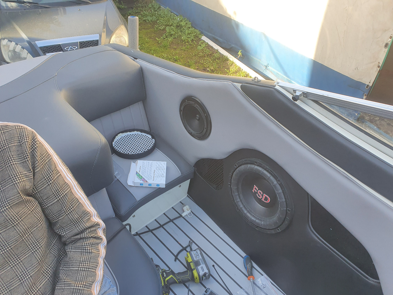 установка сабвуфера в катер лодку яхту