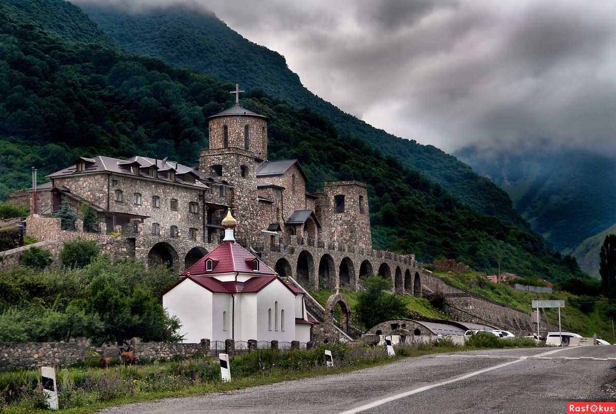 Мужской монастырь в Северной Осетии Фиагдон