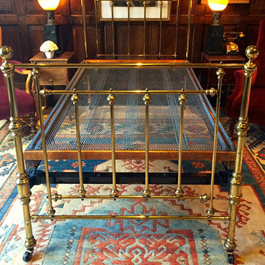 Латунная кровать