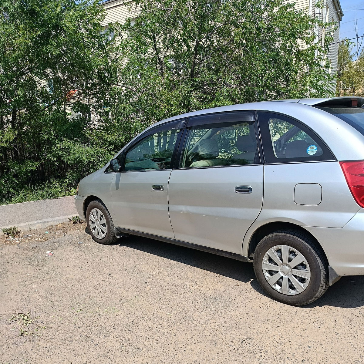 Тойота Надия