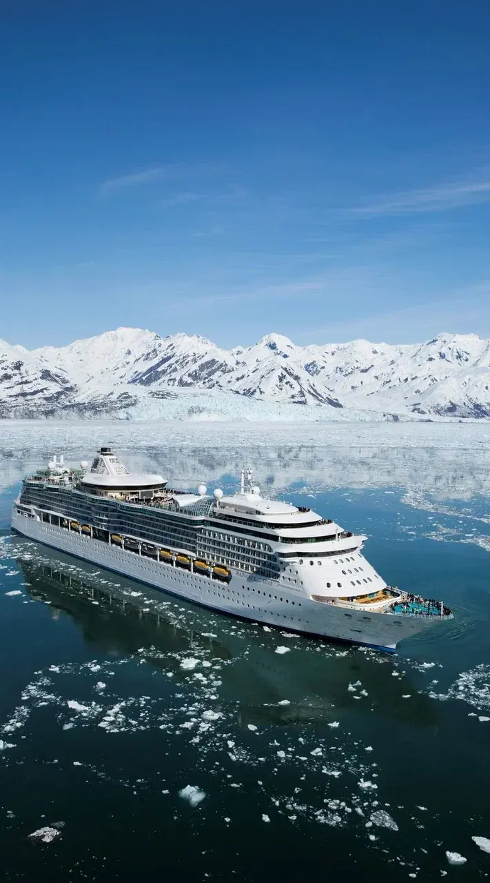 Экспедиционный лайнер ультра-люкс класса в Антарктике