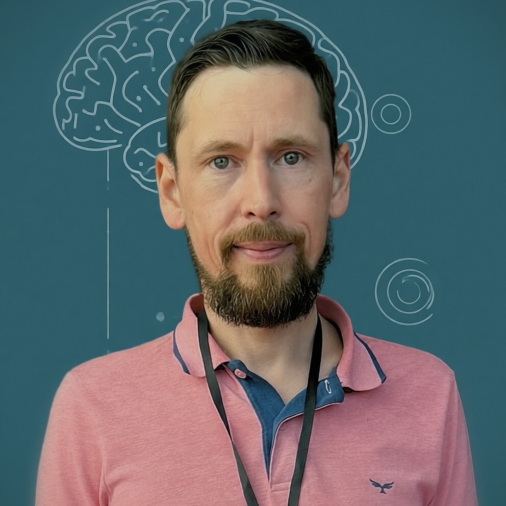 На фотографии Дмитрий Макушин из Челябинска. Психолог, инженер осознанности и создатель метода «Сенсорная опора».