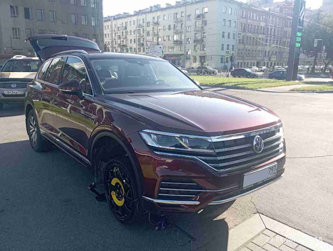 Установили докатку на автомобиле Volkswagen Touareg на Лесном проспекте в Выборгском районе Санкт-Петербурга