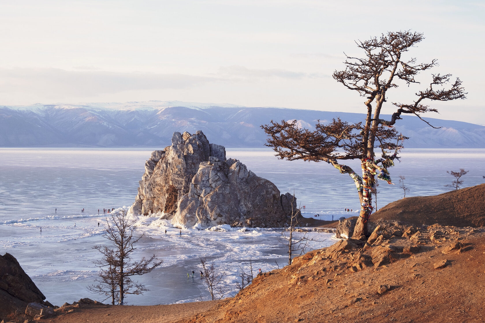 Скала Шаманка на Байкале