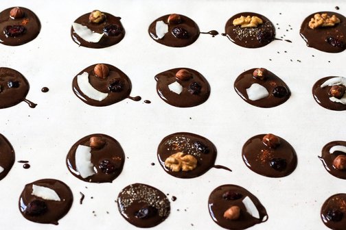 Шоколадные конфеты с карамелью в шоколадной глазури