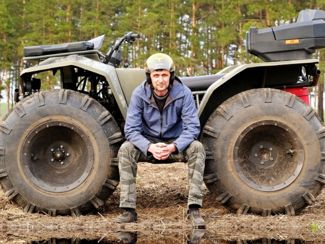 фото парня и девушки на романтическом свидании в публичном месте