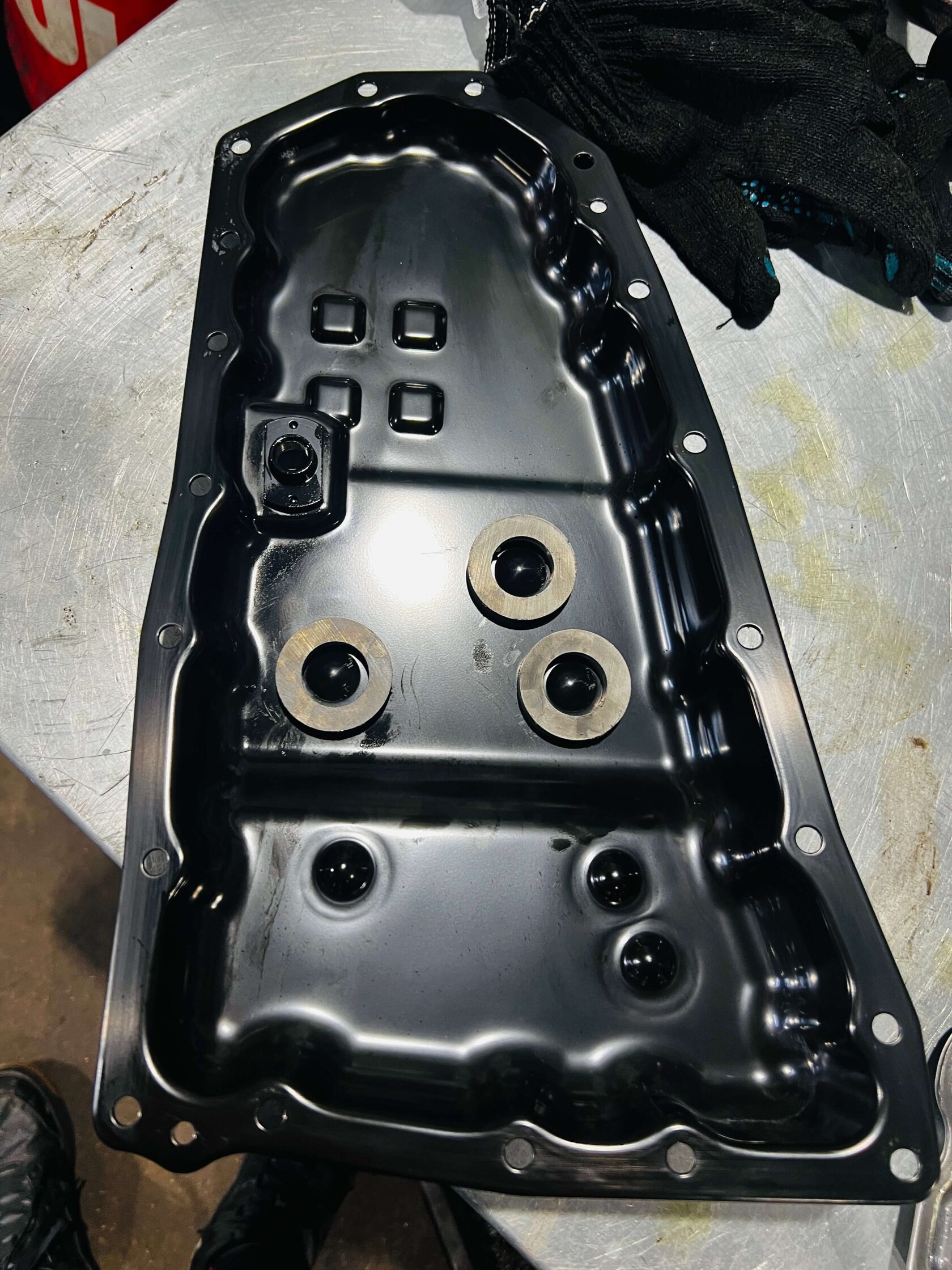 Чистый поддон и магниты вариатора