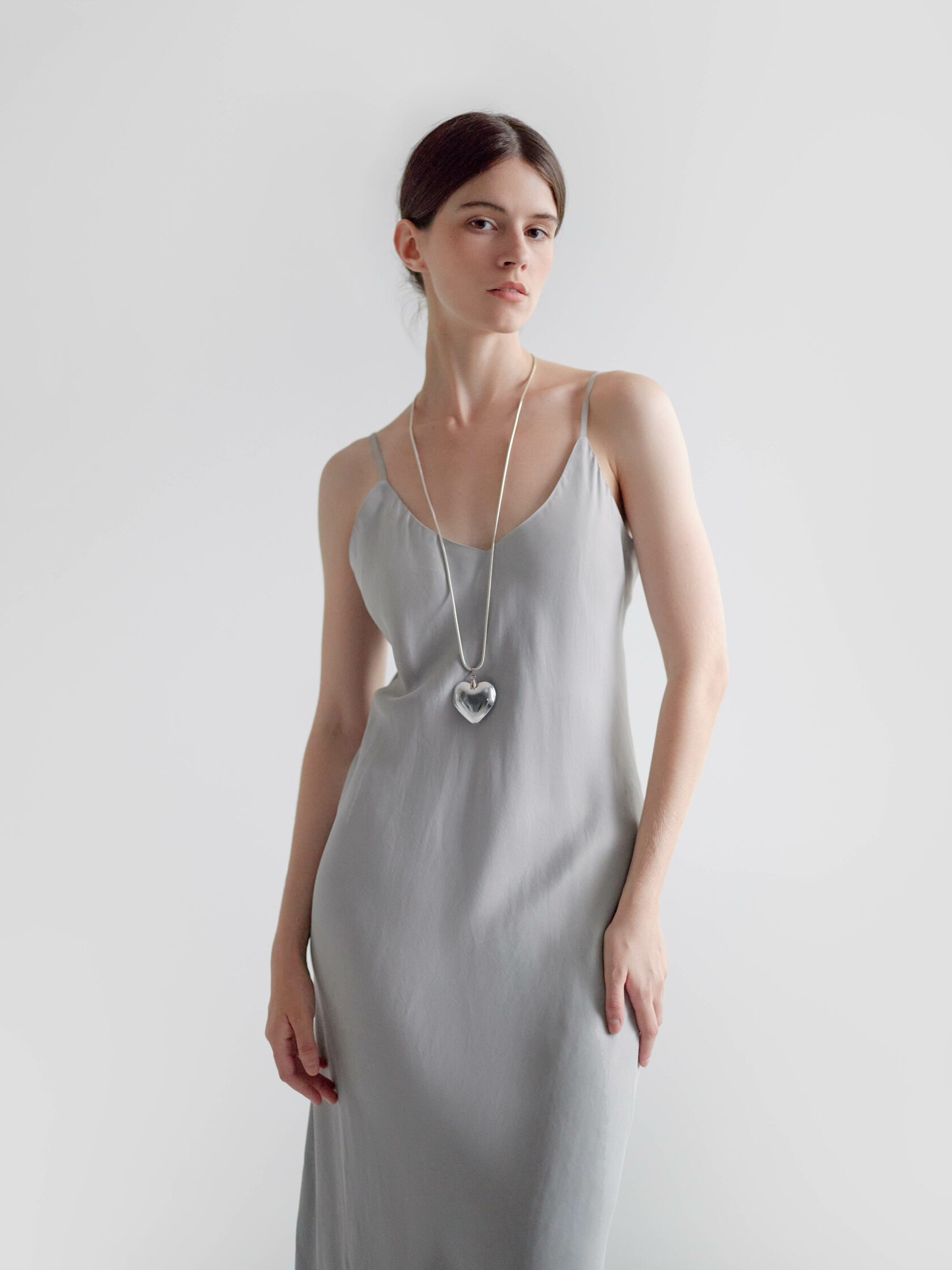 Платье-комбинация серого цвета Холодок