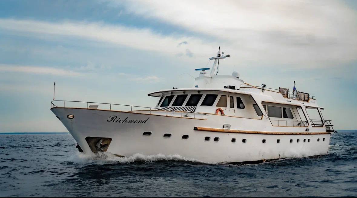 Яхта Benetti 92 — фото 2 для аренды в СПб