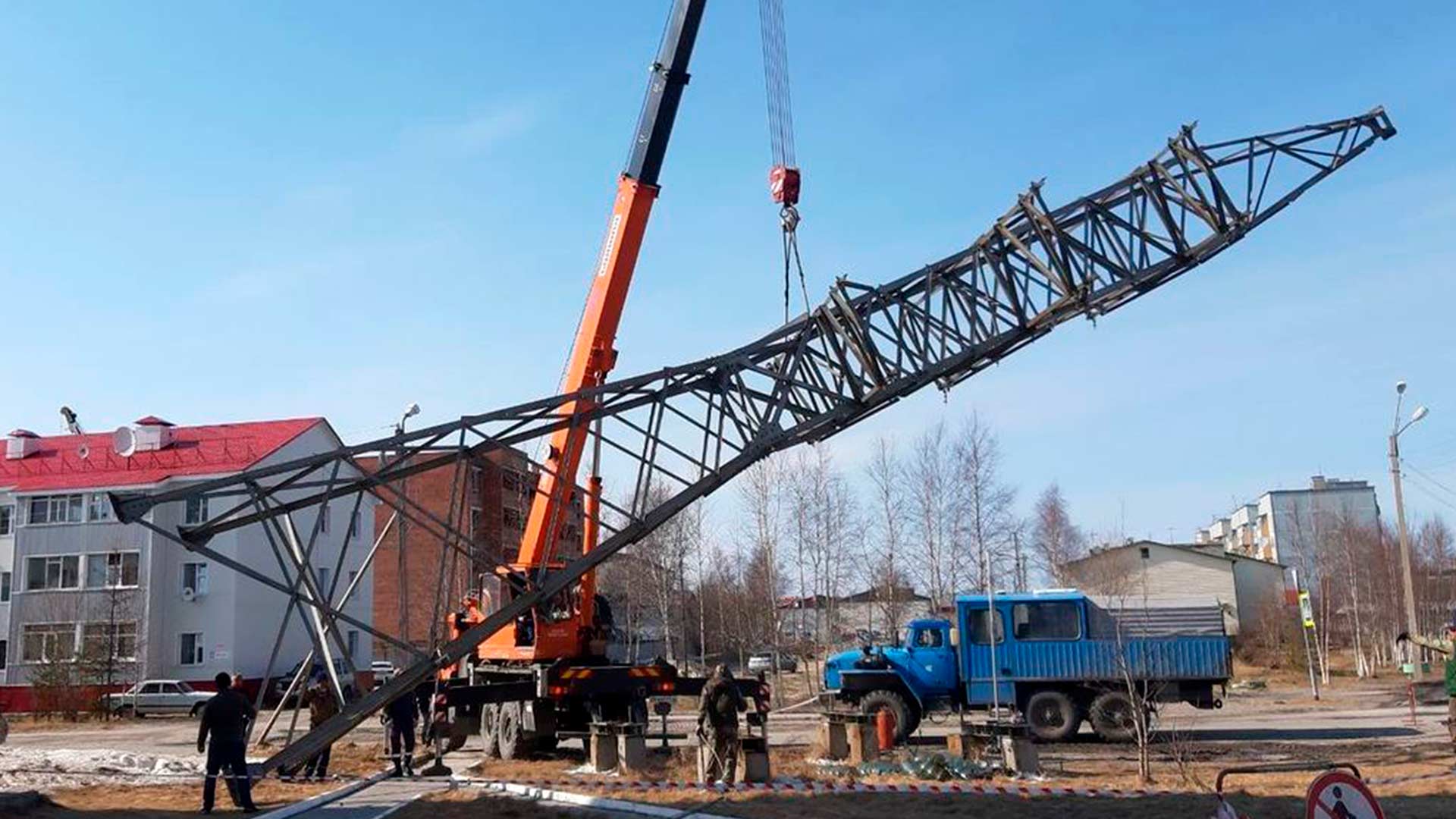 Сборка опор лэп 110 кв. Лэп монтаж демонтаж. Демонтаж опоры лэп вл 110 кв. Демонтаж металлических опор. Демонтаж опор лэп.