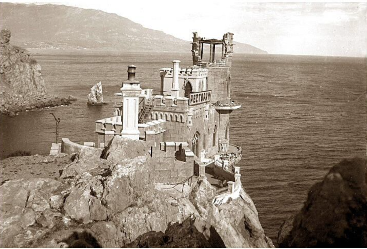 «Ласточкино гнездо» после землетрясения в Крыму в сентябре 1927 года