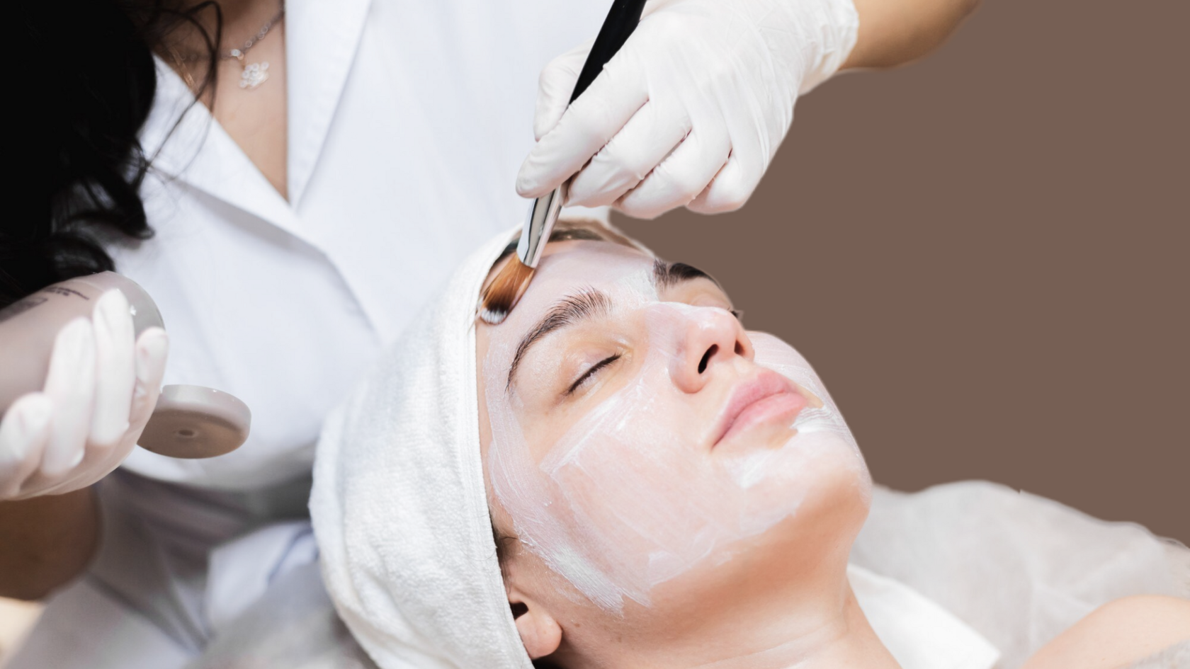 Услуги косметолога в салоне красоты