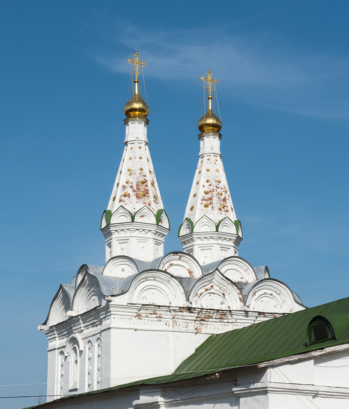 Шатровым храмом. Шатровая Церковь Рязанский Кремль. Шатровые купола Церковь 16 века. Шатровый стиль храмы 16 17 век. Шатровые храмы 17 века.