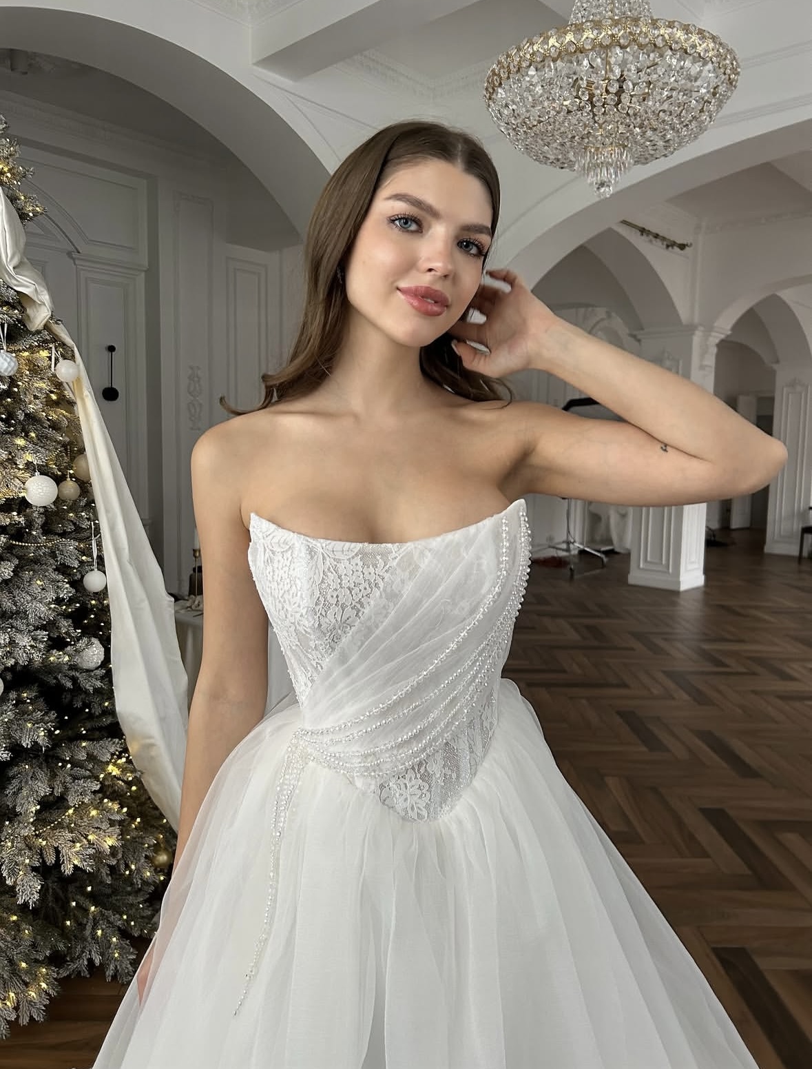 Свадебное платье с блестящим корсетом