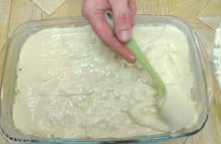 Приготовление заливного пирога с капустой на кефире в духовке: шаг 16