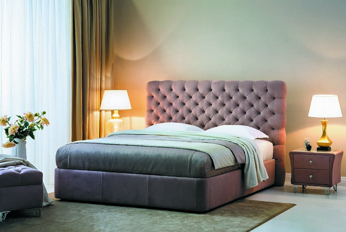 Перетяжка изголовья кровати в Москве | Ремонт обивки на дому - цены