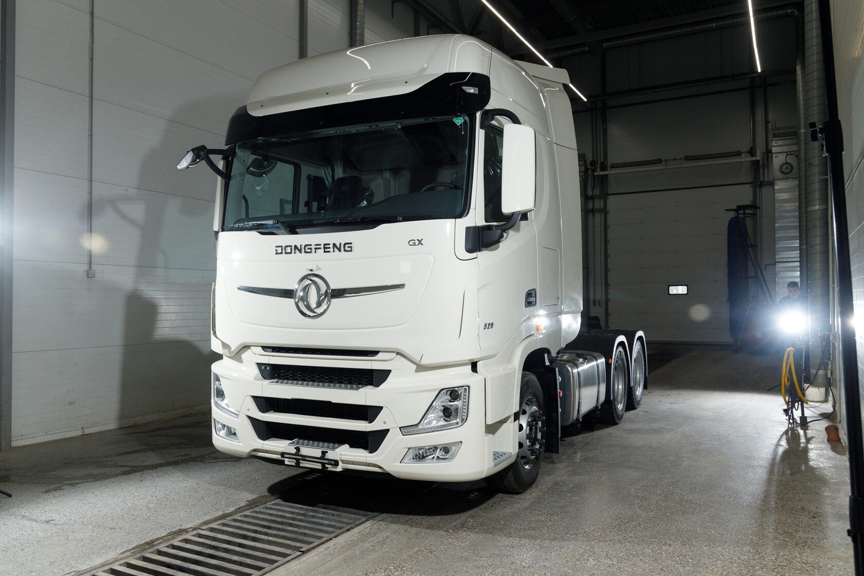 Флагманский седельный тягач Dongfeng DFH4271 GX 6x4 2024 года