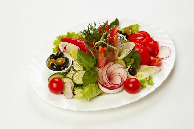 Зелёная роща санаторий сочи питание. Зелёная роща ресторан в мытищи. Зеленая роща меню. Салат банкетный с семгой. Кафе лагуна калач меню.