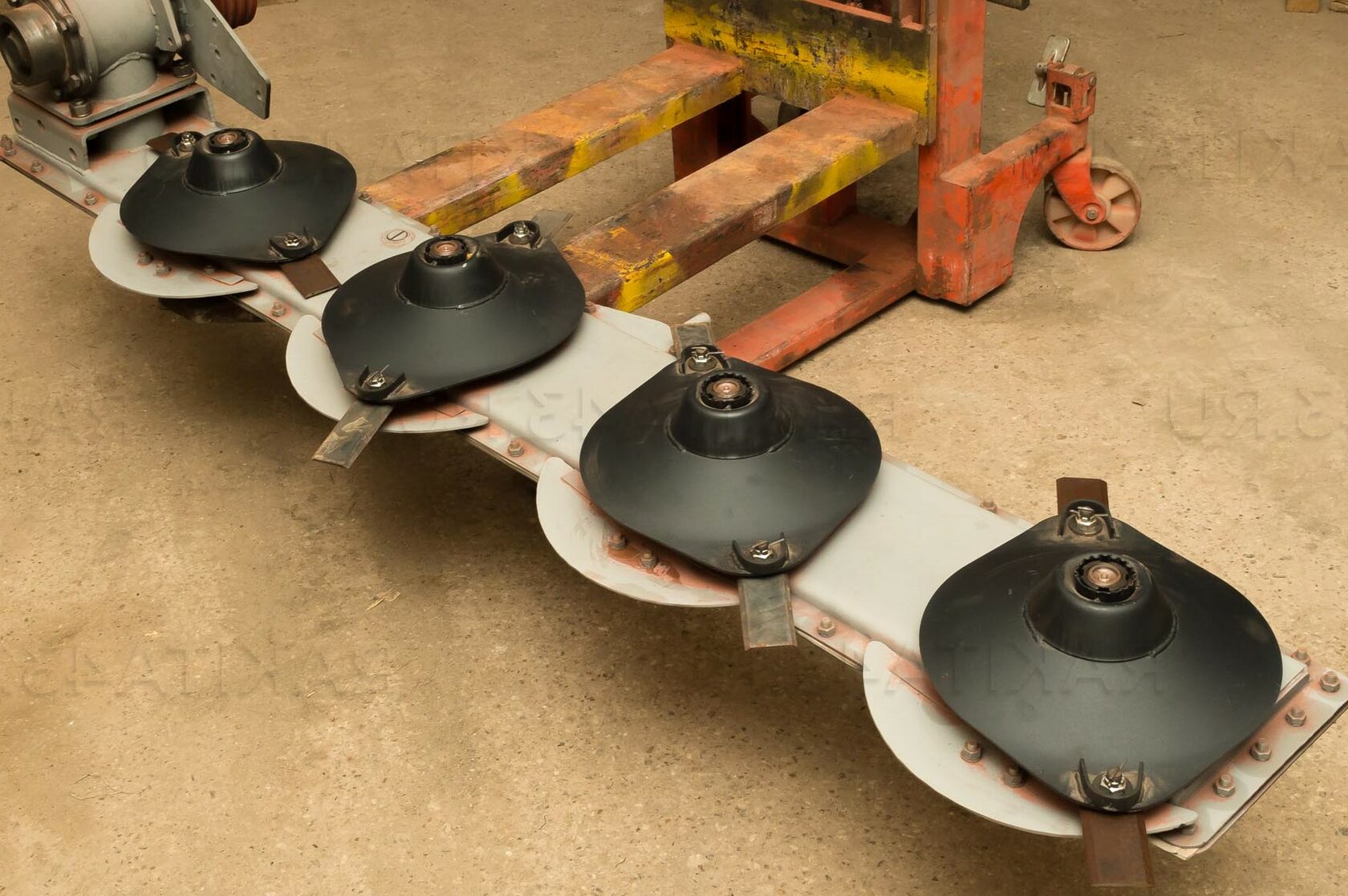 Запчасти косилки роторной КРН 2,1-всегда в наличии