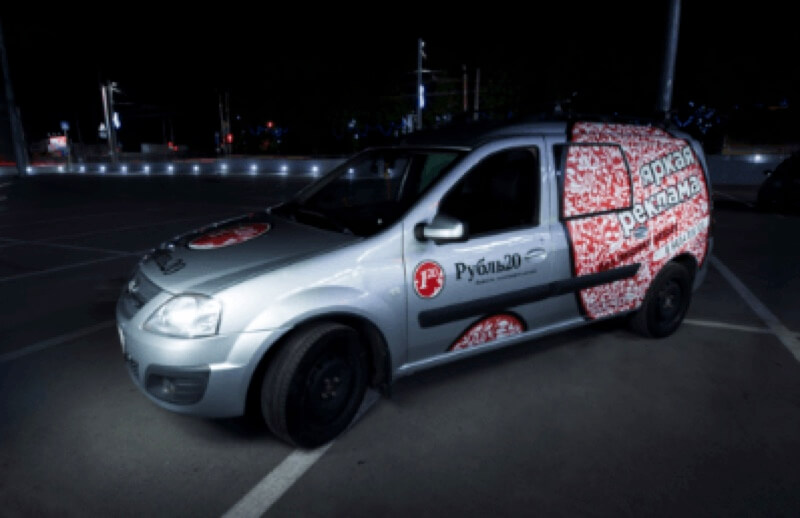 Автомобиль с брендированием: логотип и элементы из светоотражающей плёнки