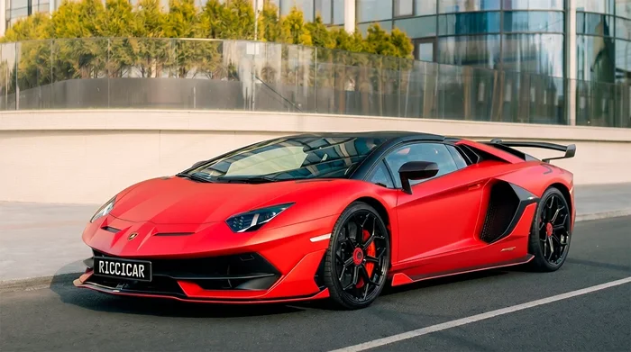 Прокат Lamborghini Aventador SVJ Roadster 800 Limit в Москве