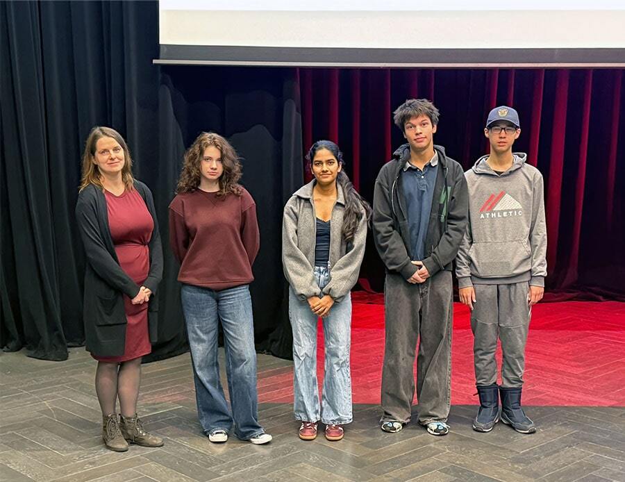 EIS skolēni matemātikas konkursā UKMT