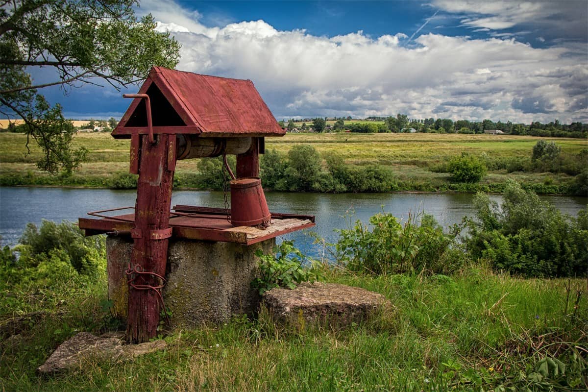 Колодец в деревне картинки