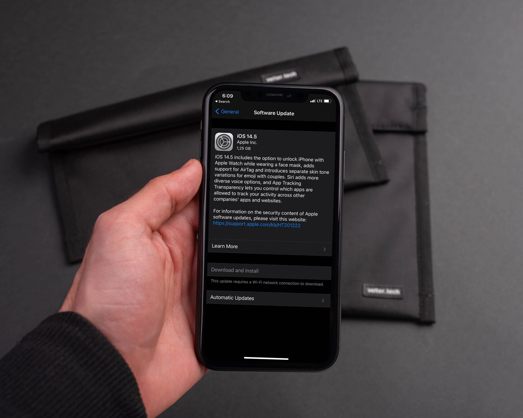 Чехол Фарадея физически обеспечивает конфиденциальность при использовании смартфона